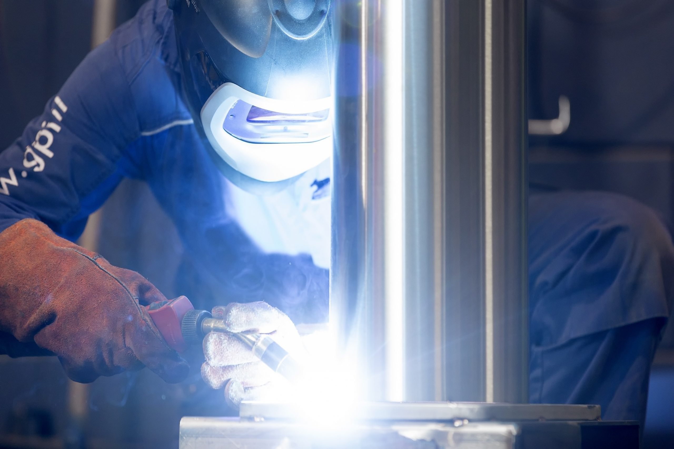 Co łączy zbiornik ze stali nierdzewnej ze sprzętem do nurkowania?