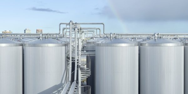 Stainless steel tanks of up to 15,000 m3